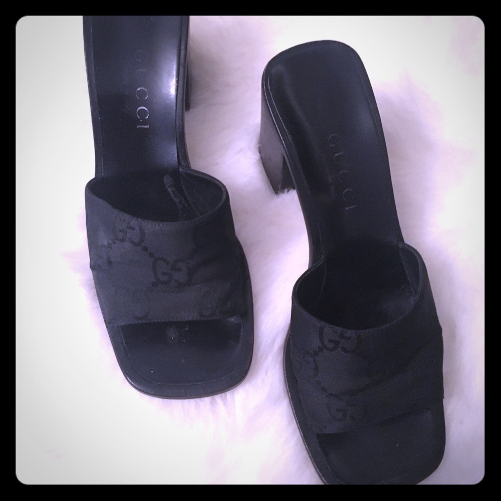 Authentic Gucci Shoes- Black - size 5 1/2